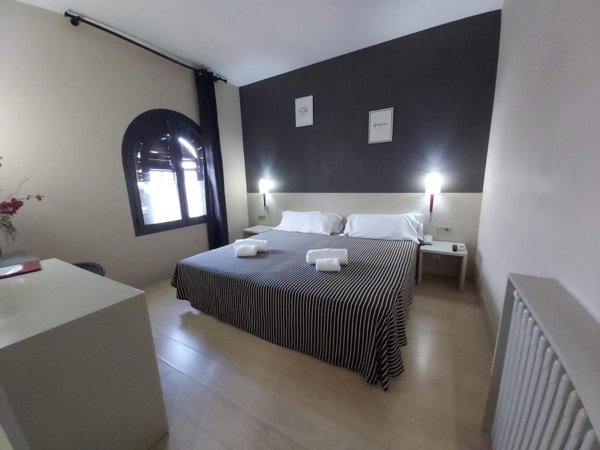 Hotel El Castell Sant Boi de Llobregat Exteriör bild
