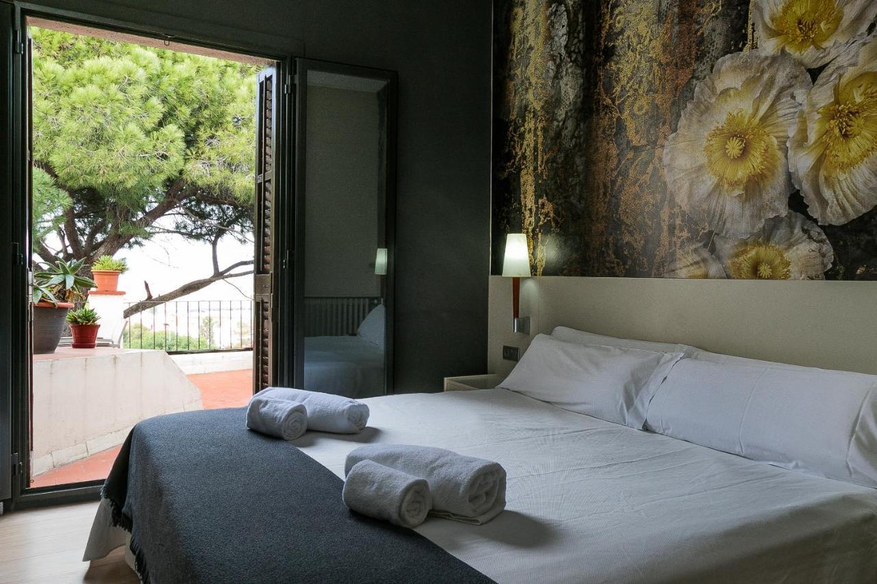 Hotel El Castell Sant Boi de Llobregat Exteriör bild