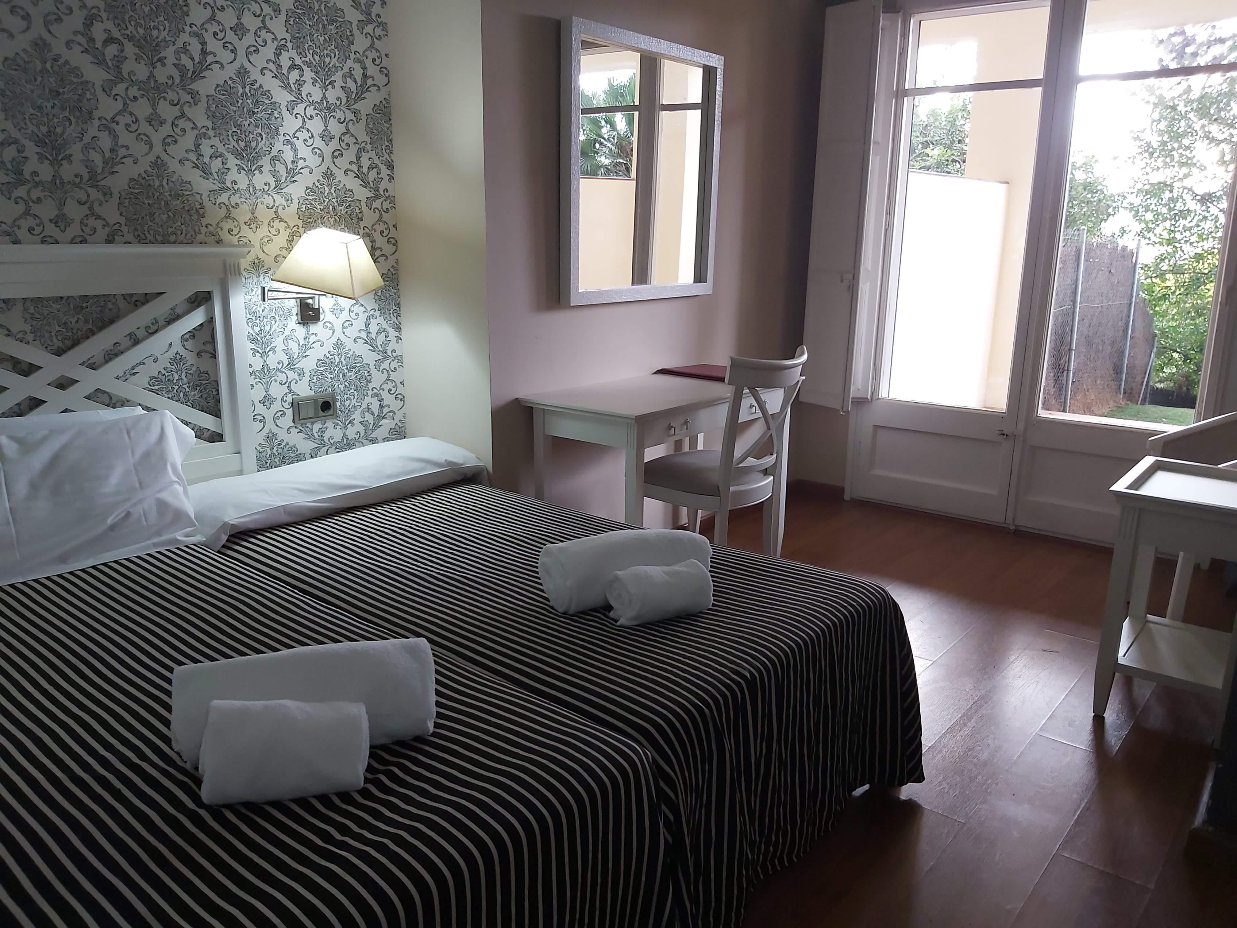 Hotel El Castell Sant Boi de Llobregat Exteriör bild