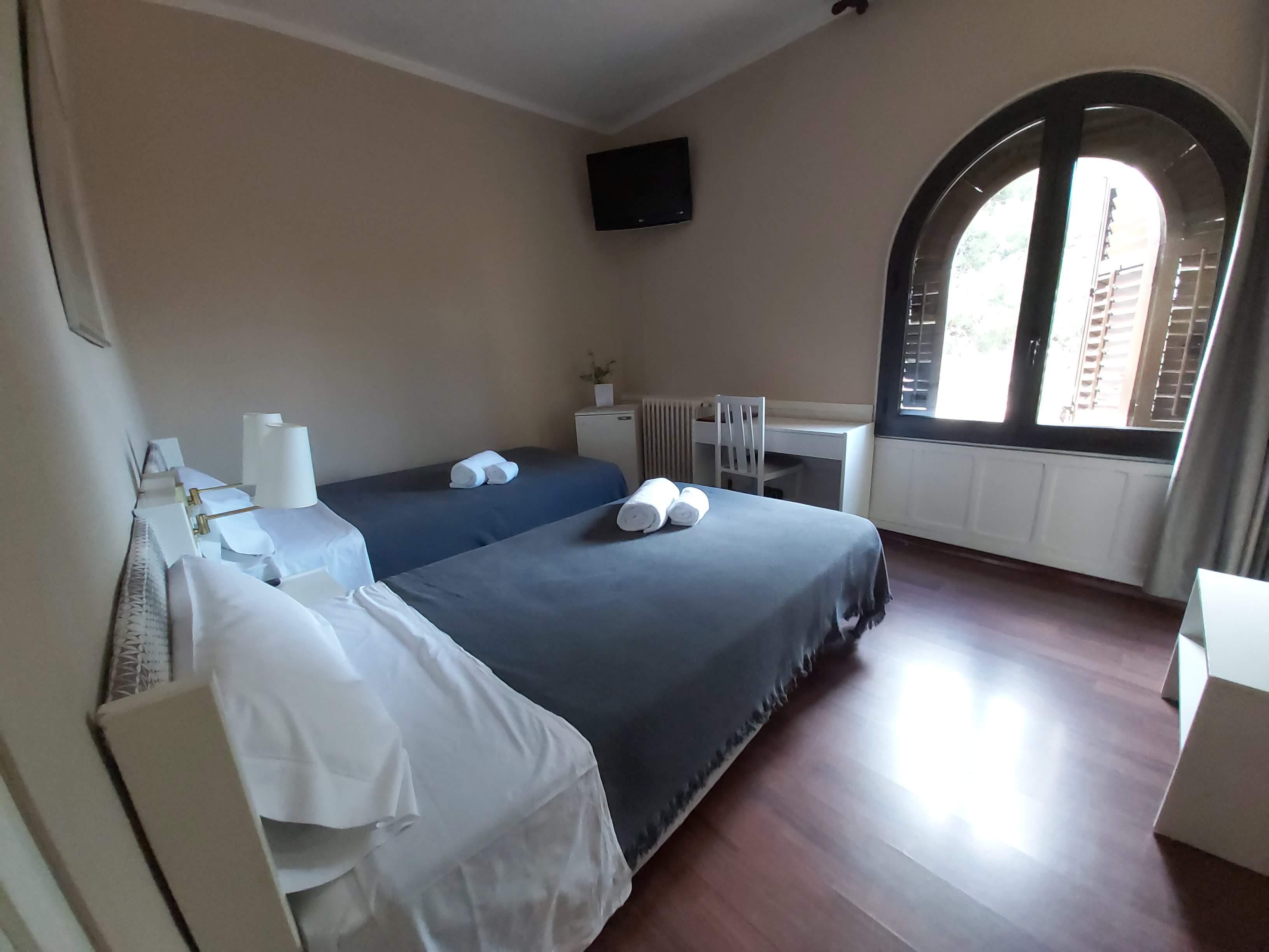 Hotel El Castell Sant Boi de Llobregat Exteriör bild