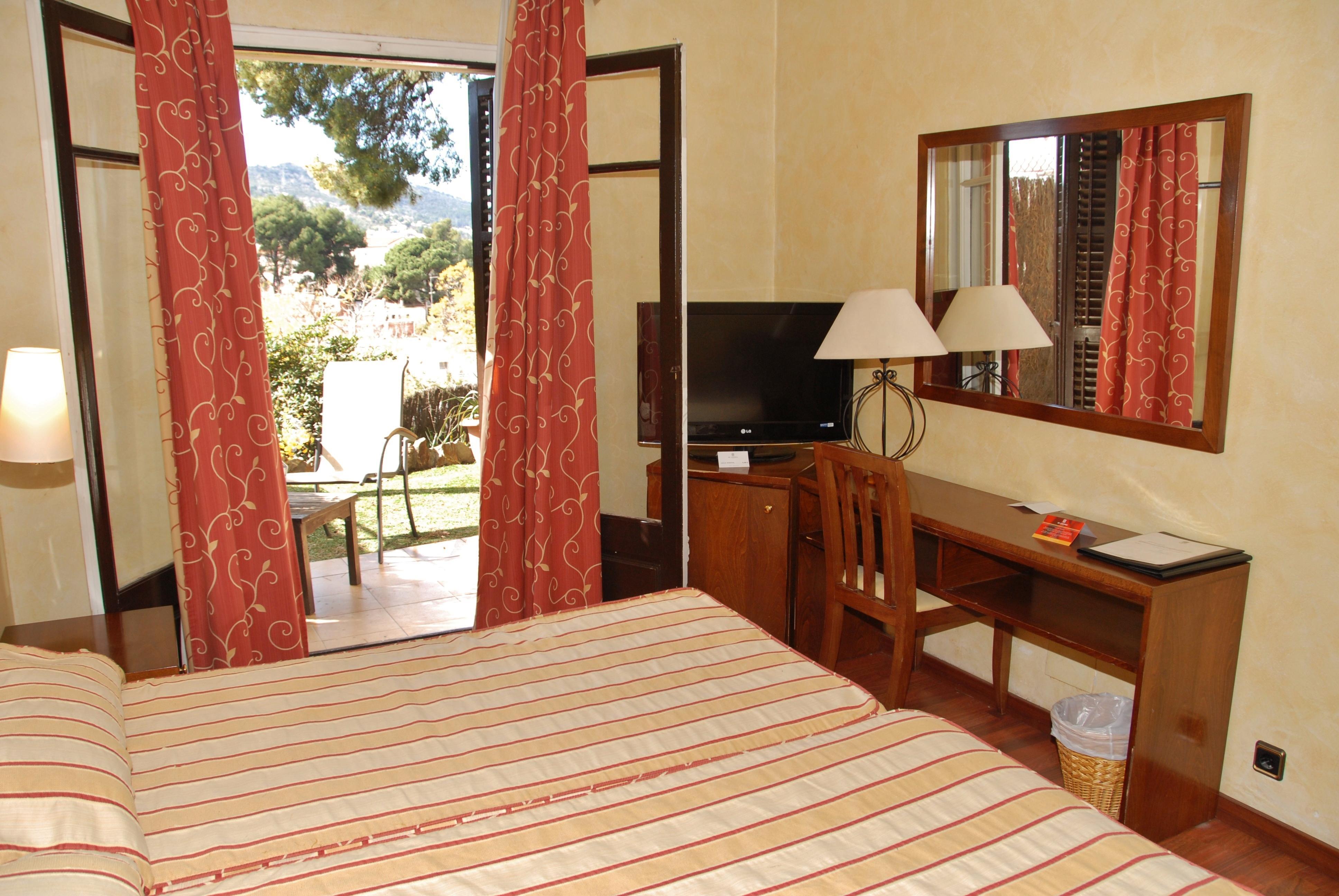 Hotel El Castell Sant Boi de Llobregat Exteriör bild