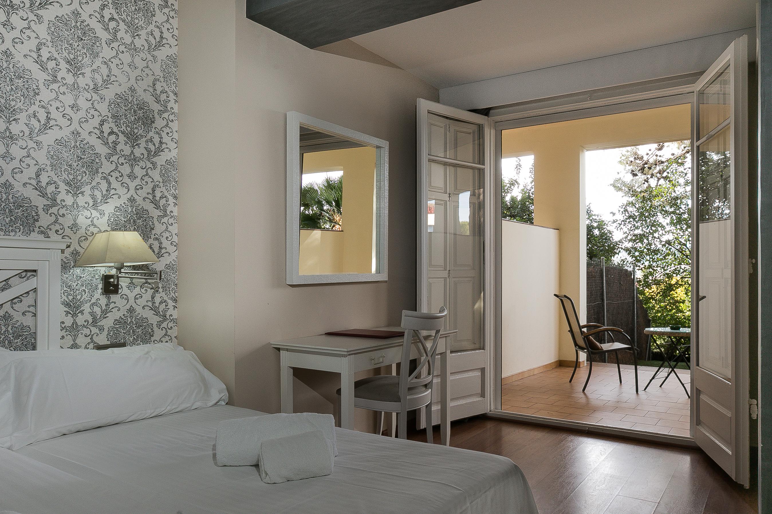 Hotel El Castell Sant Boi de Llobregat Exteriör bild