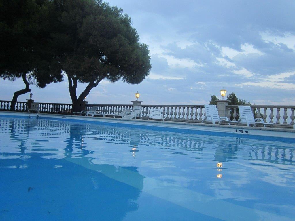 Hotel El Castell Sant Boi de Llobregat Exteriör bild