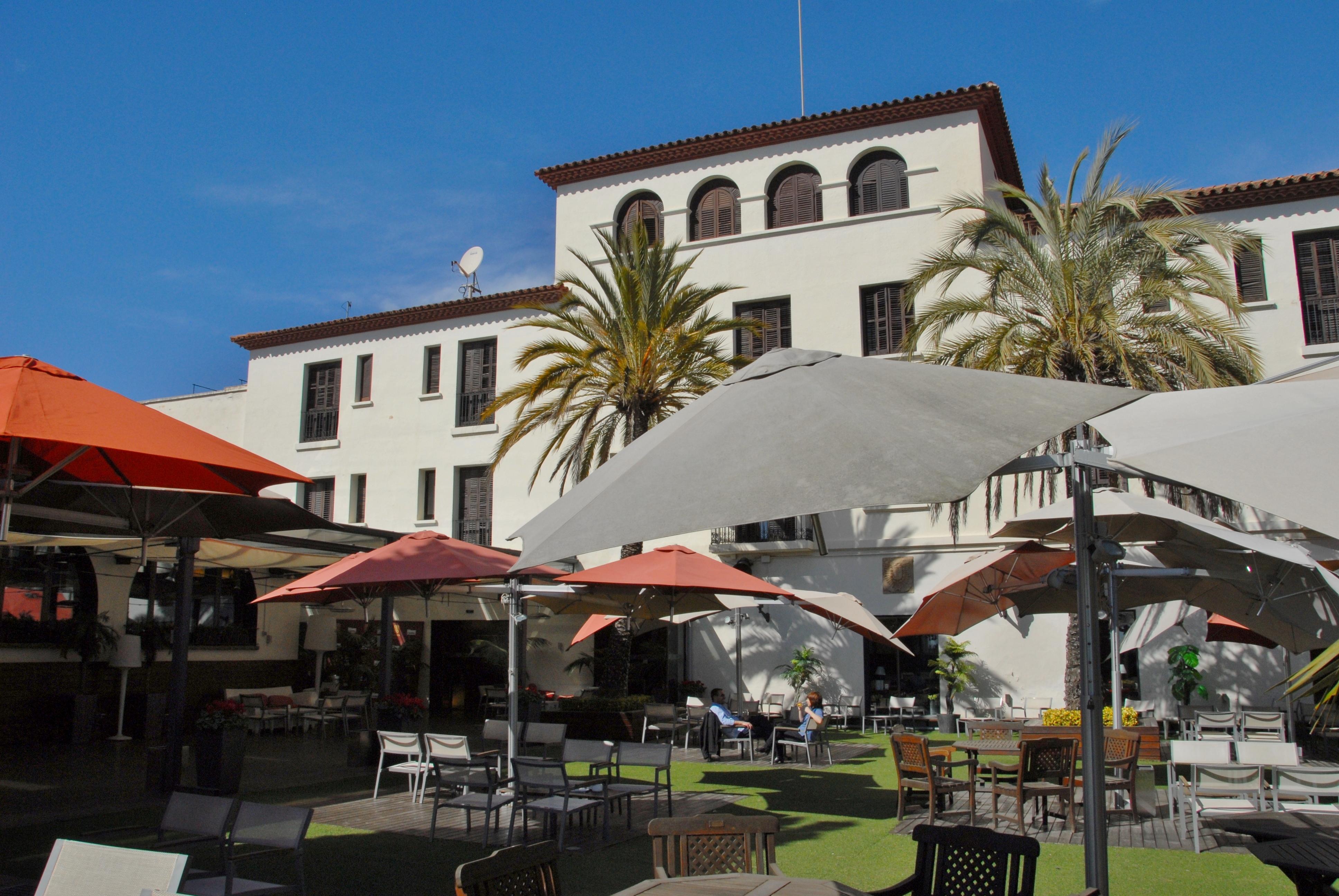 Hotel El Castell Sant Boi de Llobregat Exteriör bild