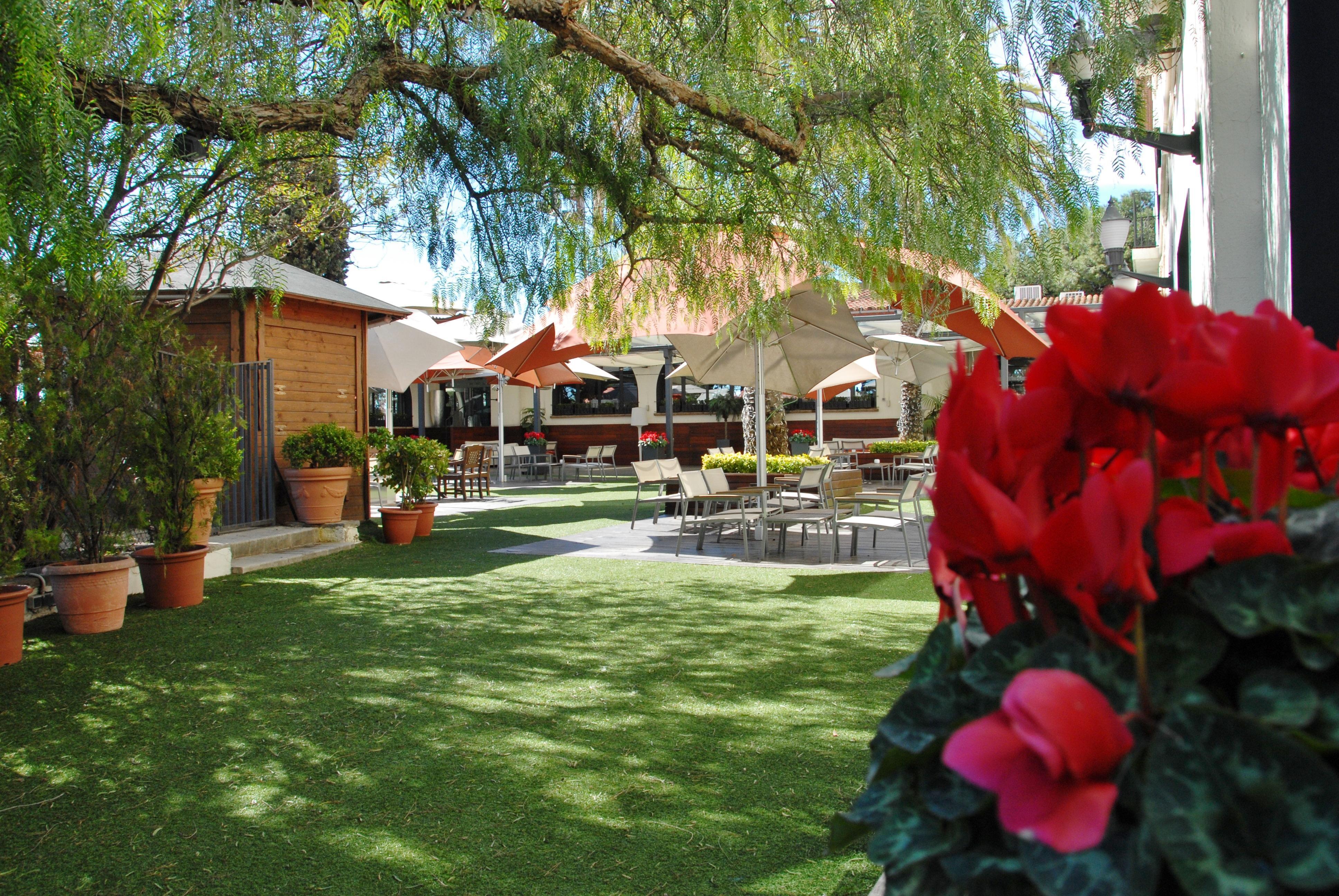 Hotel El Castell Sant Boi de Llobregat Exteriör bild