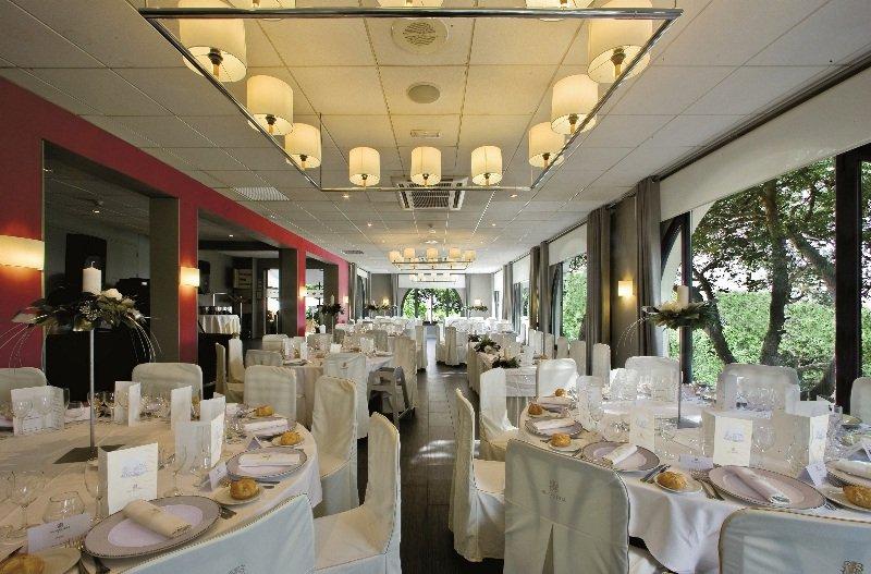 Hotel El Castell Sant Boi de Llobregat Exteriör bild
