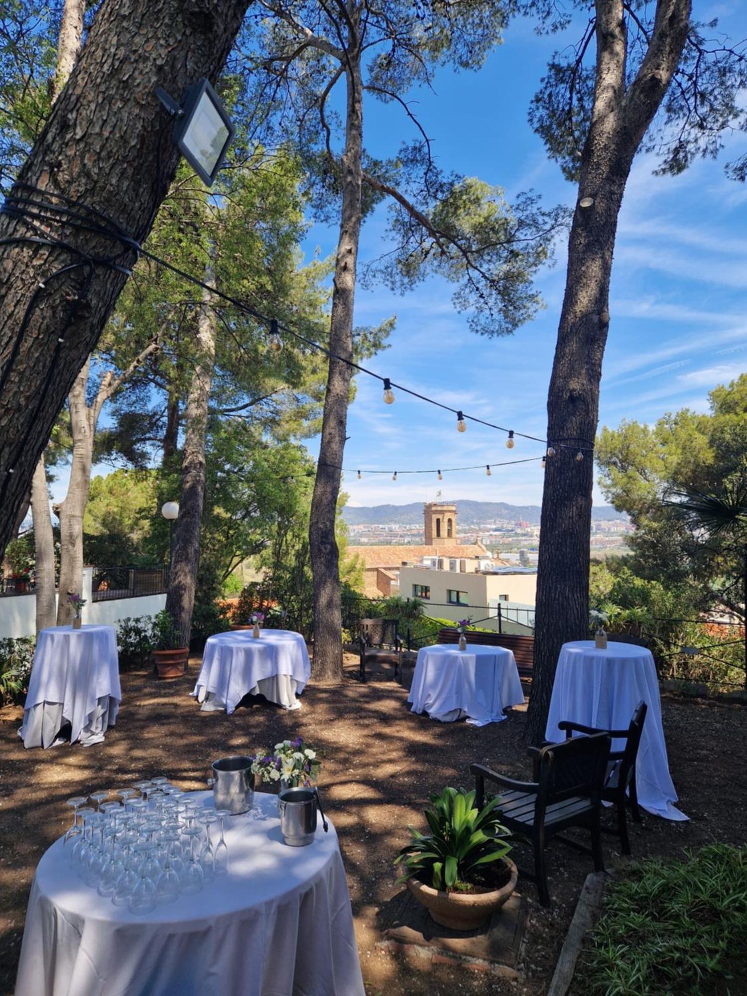 Hotel El Castell Sant Boi de Llobregat Exteriör bild