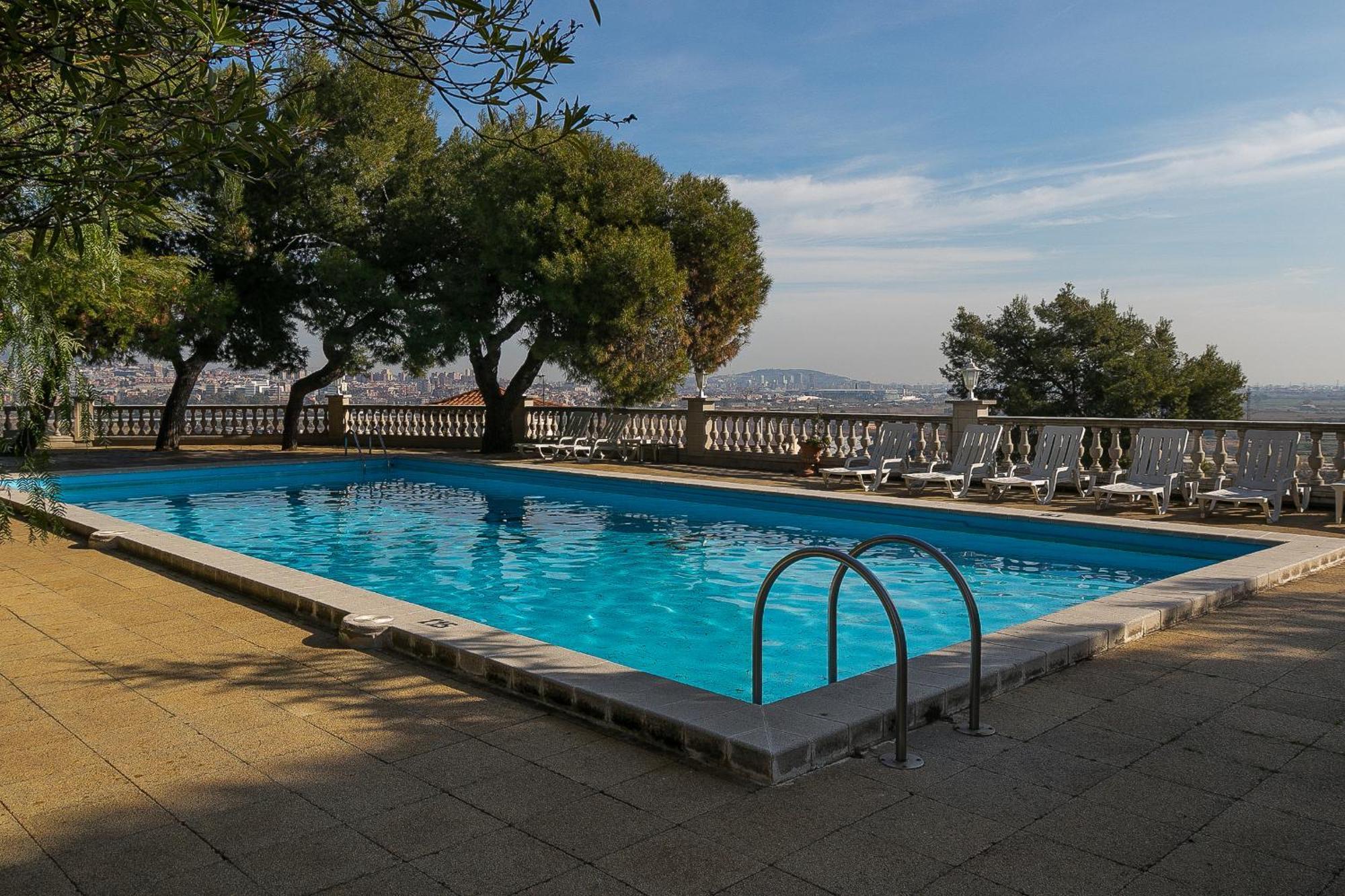 Hotel El Castell Sant Boi de Llobregat Exteriör bild