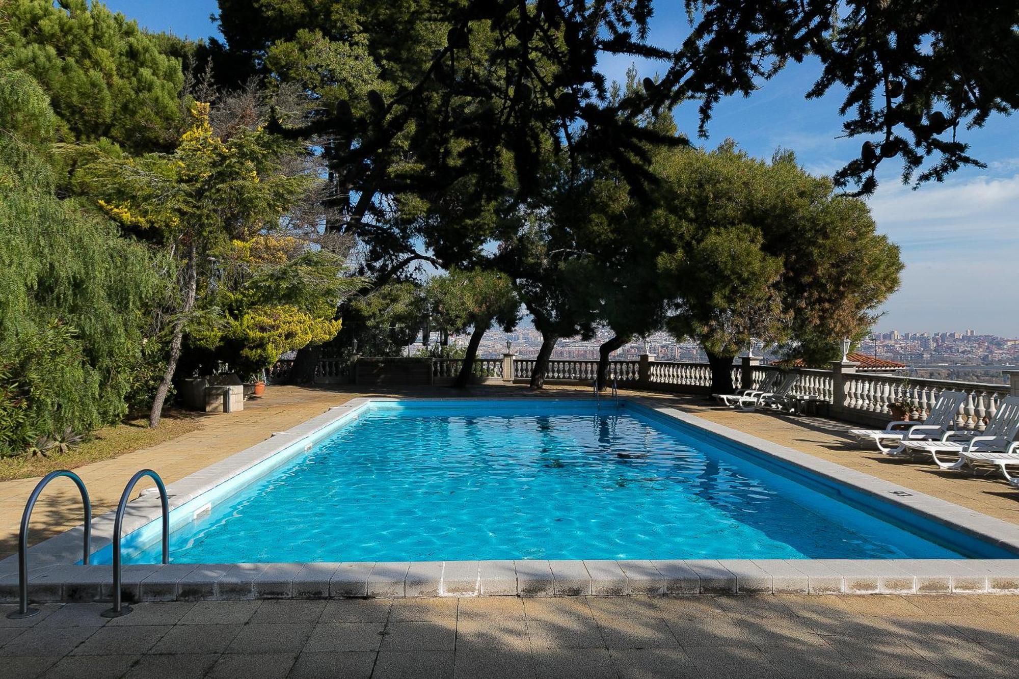 Hotel El Castell Sant Boi de Llobregat Exteriör bild