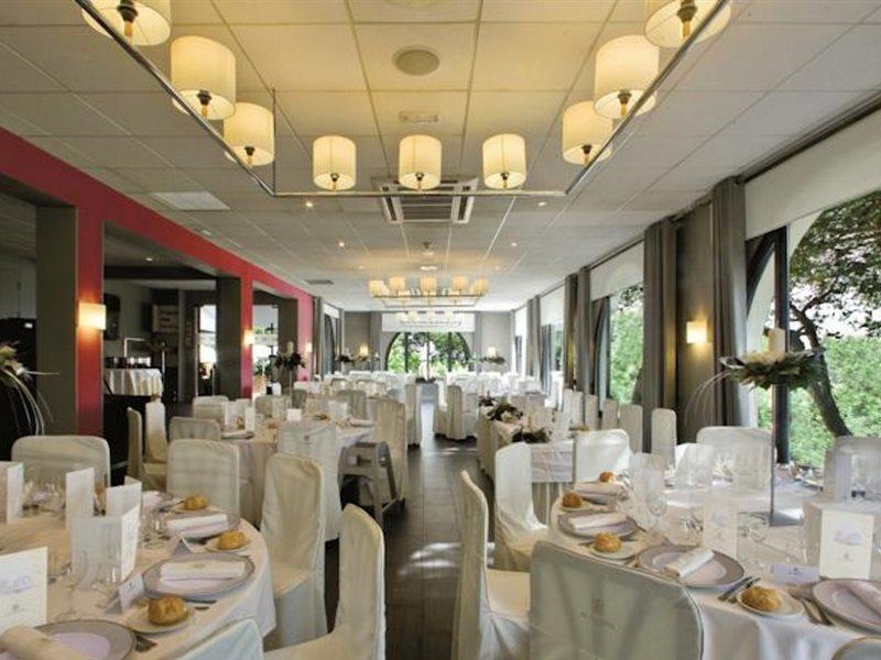 Hotel El Castell Sant Boi de Llobregat Exteriör bild