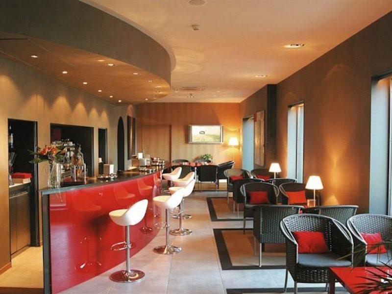 Hotel El Castell Sant Boi de Llobregat Exteriör bild